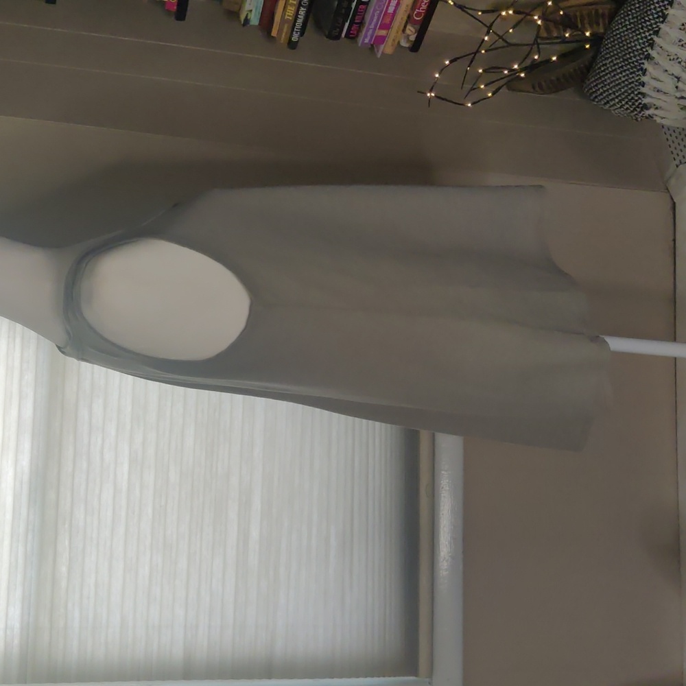 Fresh Laundry Tank - Picture 2 of 5